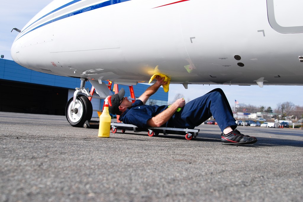 Aircraft-Belly-Cleaning-1024x685-1